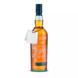 Talisker Parley Wild Seas cognac-fad med flasken isoleret på hvid baggrund